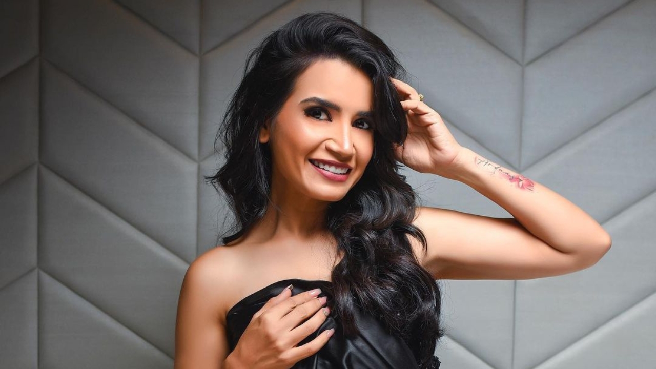 Priya Ahuja In Black Satin Cloth