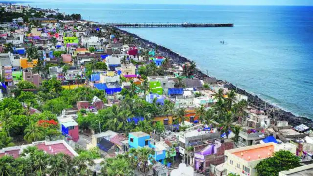 Promenade Beach In Pondicherry