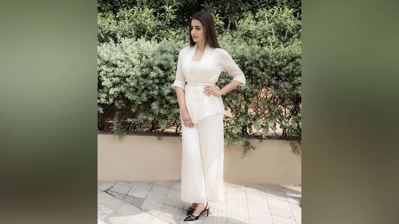 Trisha Krishnan In White Palazzo