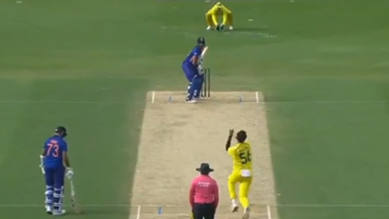 Akshar Patel Six On Mitchell Starc Video