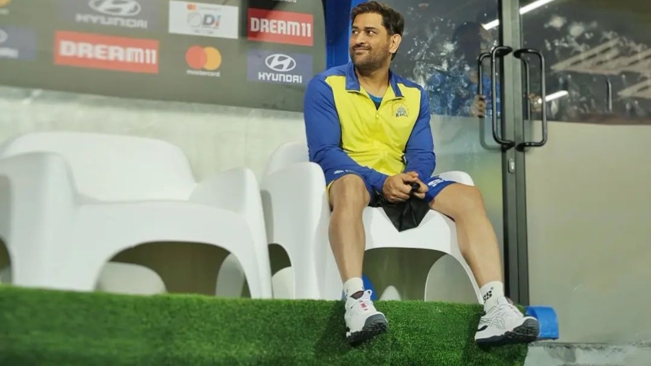 Dhoni Reached Team India Dug Out
