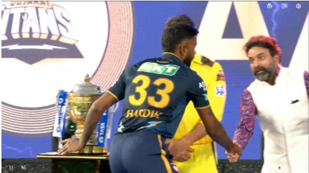 Hardik Pandya Not Shaking Hands With MS Dhoni