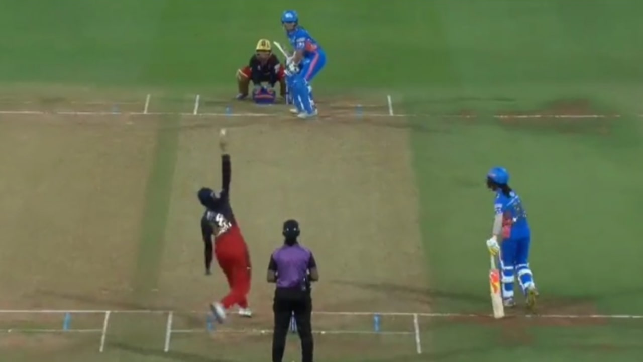 Smriti Mandhana Bowling In WPL 2023