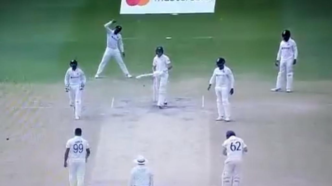 Virat Kohli Street Cricket
