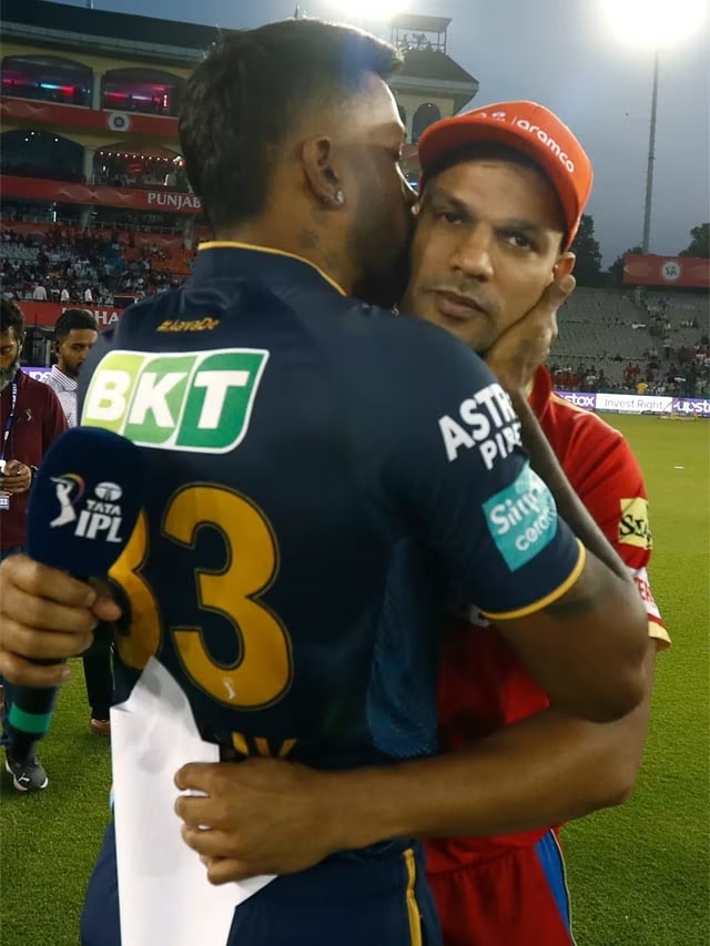 Hardik Pandya Kisses Shikar Dhawan