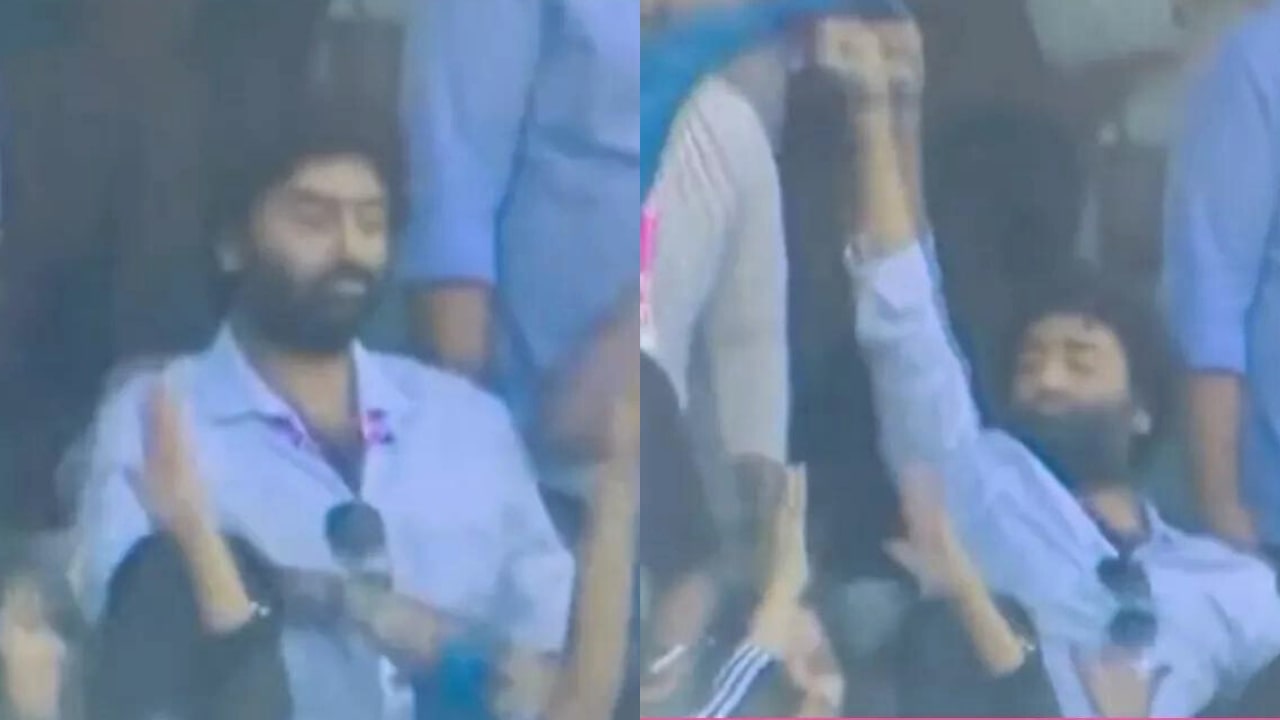 Arijit Singh Celebrates Babar Azam Wicket