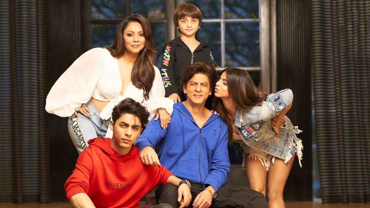 Suhana Khan Kisses Her Father SRK